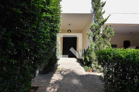 Casa para alugar com 750m², 4 quartos e 5 vagas Casa para alugar com 750m², 4 quartos e 5 vagasEntrada