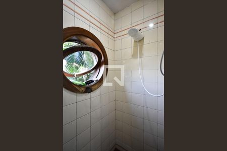 Casa para alugar com 750m², 4 quartos e 5 vagas Casa para alugar com 750m², 4 quartos e 5 vagasChuveiro do banheiro da suíte 2