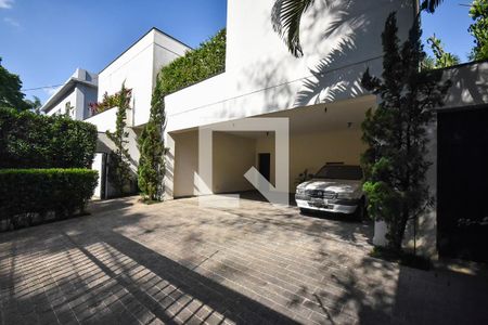 Casa para alugar com 750m², 4 quartos e 5 vagas Casa para alugar com 750m², 4 quartos e 5 vagasGaragem