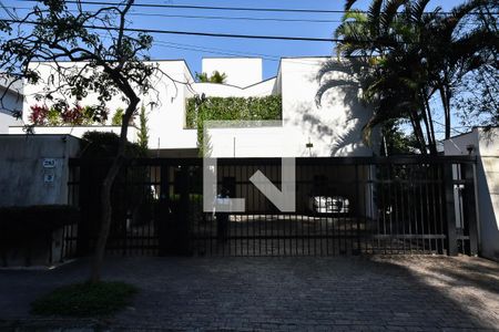 Casa para alugar com 750m², 4 quartos e 5 vagas Casa para alugar com 750m², 4 quartos e 5 vagasFachada