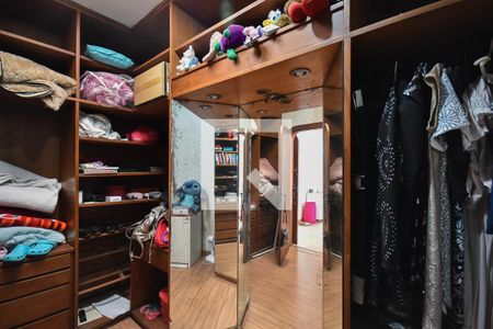 Casa para alugar com 750m², 4 quartos e 5 vagas Casa para alugar com 750m², 4 quartos e 5 vagasArmário da suíte 3