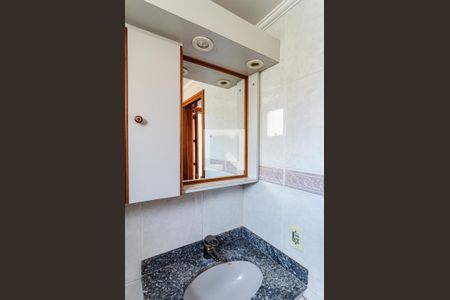 Apartamento à venda com 57m², 2 quartos e 1 vaga Apartamento à venda com 57m², 2 quartos e 1 vagaBanheiro Social