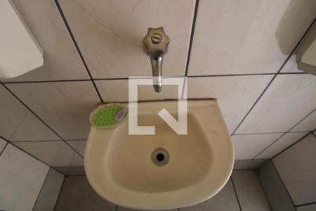 Casa à venda com 300m², 2 quartos e 2 vagasBanheiro externo