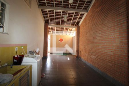 Casa à venda com 300m², 2 quartos e 2 vagasÁrea de Serviço