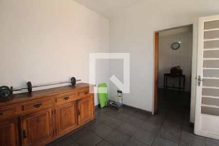 Casa à venda com 300m², 2 quartos e 2 vagasEdícula - Sala