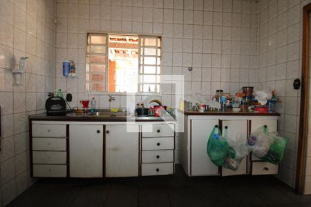 Casa à venda com 300m², 2 quartos e 2 vagasEdícula - Cozinha