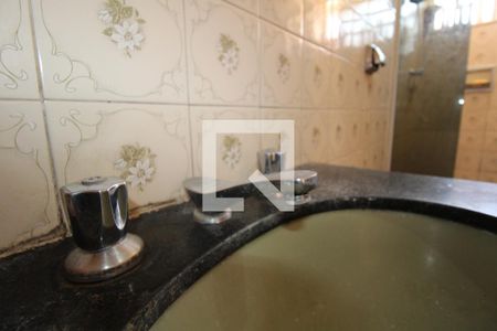 Casa à venda com 300m², 2 quartos e 2 vagasBanheiro do Quarto 1 (suíte)