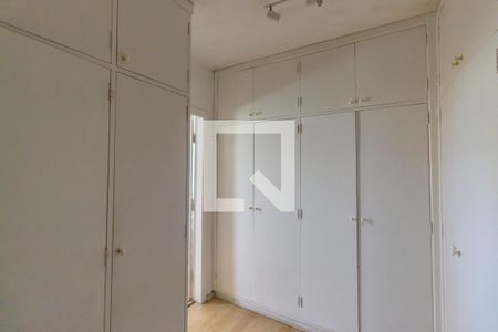 Apartamento à venda com 670m², 6 quartos e 6 vagas Apartamento à venda com 670m², 6 quartos e 6 vagasCloset da suíte