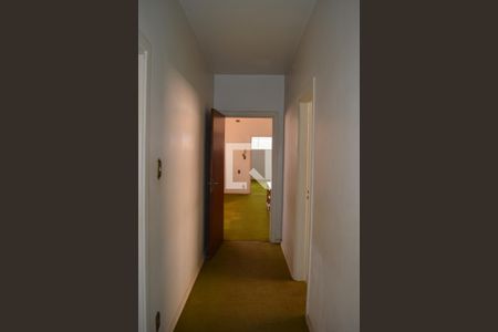 Casa à venda com 220m², 3 quartos e 3 vagasCorredor