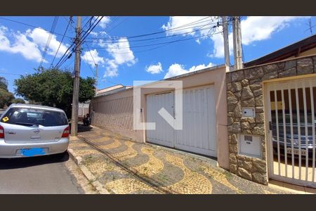 Casa à venda com 220m², 3 quartos e 3 vagasFachada