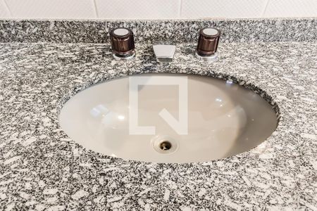 Apartamento para alugar com 179m², 4 quartos e 2 vagasDetalhe do banheiro