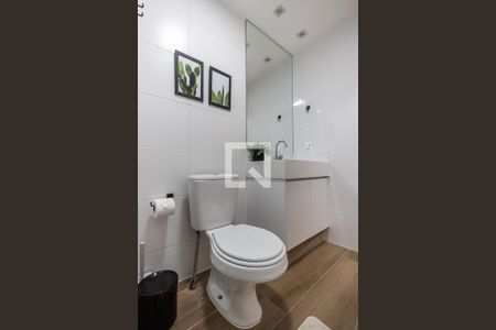 Banheiro de kitnet/studio para alugar com 1 quarto, 25m² em Sumarezinho, São Paulo