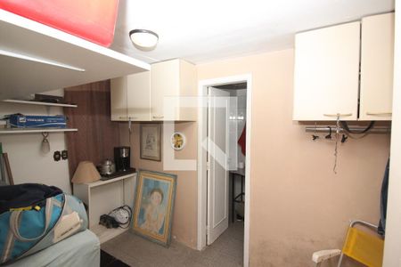 Casa à venda com 900m², 6 quartos e 5 vagas Casa à venda com 900m², 6 quartos e 5 vagasQuarto de Serviço