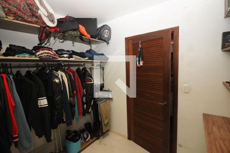 Casa à venda com 900m², 6 quartos e 5 vagas Casa à venda com 900m², 6 quartos e 5 vagasCloset do Quarto 5 - Suíte