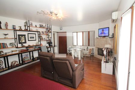 Casa à venda com 900m², 6 quartos e 5 vagas Casa à venda com 900m², 6 quartos e 5 vagasSuíte master