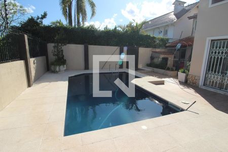 Casa à venda com 900m², 6 quartos e 5 vagas Casa à venda com 900m², 6 quartos e 5 vagasPiscina