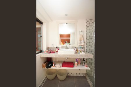 Casa à venda com 900m², 6 quartos e 5 vagas Casa à venda com 900m², 6 quartos e 5 vagasBanheiro do Quarto 4 - Suíte