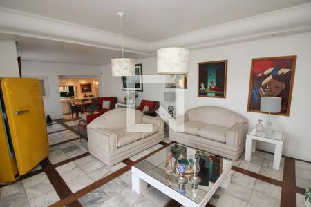 Casa à venda com 900m², 6 quartos e 5 vagas Casa à venda com 900m², 6 quartos e 5 vagasEspaço Gourmet