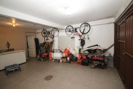 Casa à venda com 900m², 6 quartos e 5 vagas Casa à venda com 900m², 6 quartos e 5 vagasGaragem