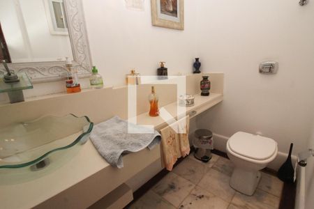 Casa à venda com 900m², 6 quartos e 5 vagas Casa à venda com 900m², 6 quartos e 5 vagasLavabo