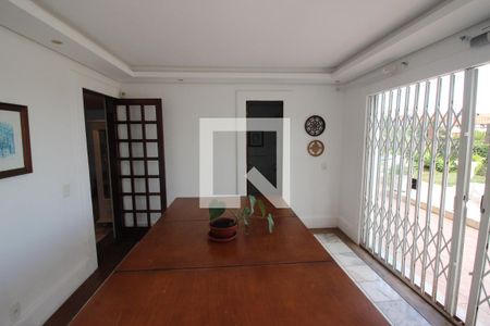 Casa à venda com 900m², 6 quartos e 5 vagas Casa à venda com 900m², 6 quartos e 5 vagasQuarto 6 - Suíte