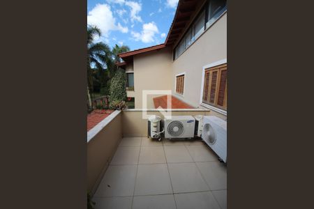 Casa à venda com 900m², 6 quartos e 5 vagas Casa à venda com 900m², 6 quartos e 5 vagasSacada do Quarto 4 - Suíte