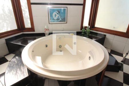 Casa à venda com 900m², 6 quartos e 5 vagas Casa à venda com 900m², 6 quartos e 5 vagasBanheiro da Suíte master