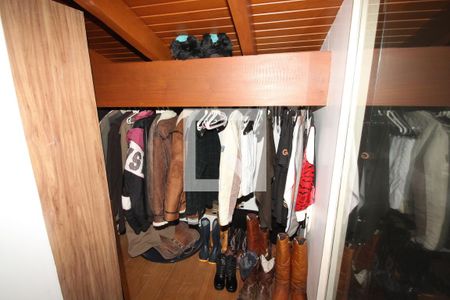 Casa à venda com 900m², 6 quartos e 5 vagas Casa à venda com 900m², 6 quartos e 5 vagasCloset do Banheiro do Quarto 2 - Suíte