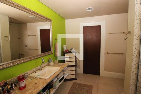 Casa à venda com 900m², 6 quartos e 5 vagas Casa à venda com 900m², 6 quartos e 5 vagasBanheiro do Quarto 3 - Suíte