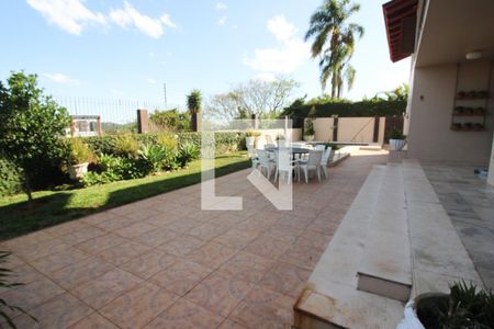 Casa à venda com 900m², 6 quartos e 5 vagas Casa à venda com 900m², 6 quartos e 5 vagasQuintal