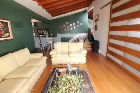 Casa à venda com 900m², 6 quartos e 5 vagas Casa à venda com 900m², 6 quartos e 5 vagasVaranda gourmet