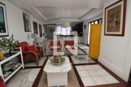 Casa à venda com 900m², 6 quartos e 5 vagas Casa à venda com 900m², 6 quartos e 5 vagasEspaço Gourmet