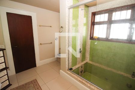 Casa à venda com 900m², 6 quartos e 5 vagas Casa à venda com 900m², 6 quartos e 5 vagasBanheiro do Quarto 3 - Suíte