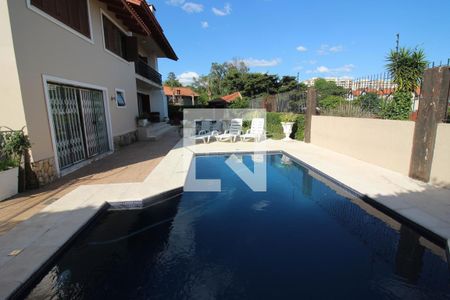 Casa à venda com 900m², 6 quartos e 5 vagas Casa à venda com 900m², 6 quartos e 5 vagasPiscina
