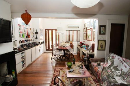 Casa à venda com 900m², 6 quartos e 5 vagas Casa à venda com 900m², 6 quartos e 5 vagasCozinha 2