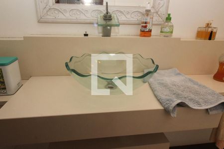 Casa à venda com 900m², 6 quartos e 5 vagas Casa à venda com 900m², 6 quartos e 5 vagasLavabo