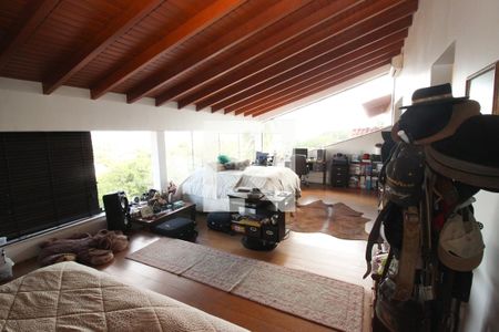 Casa à venda com 900m², 6 quartos e 5 vagas Casa à venda com 900m², 6 quartos e 5 vagasQuarto 2 - Suíte