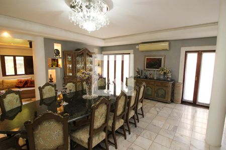 Casa à venda com 900m², 6 quartos e 5 vagas Casa à venda com 900m², 6 quartos e 5 vagasSala de Jantar 1