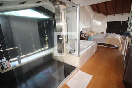 Casa à venda com 900m², 6 quartos e 5 vagas Casa à venda com 900m², 6 quartos e 5 vagasBanheiro do Quarto 2 - Suíte