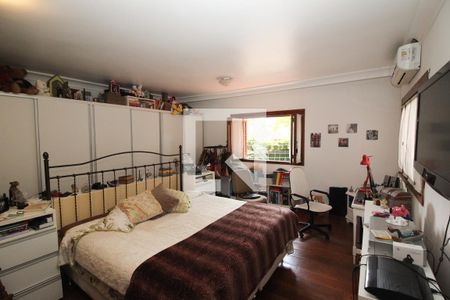 Casa à venda com 900m², 6 quartos e 5 vagas Casa à venda com 900m², 6 quartos e 5 vagasQuarto 3 - Suíte