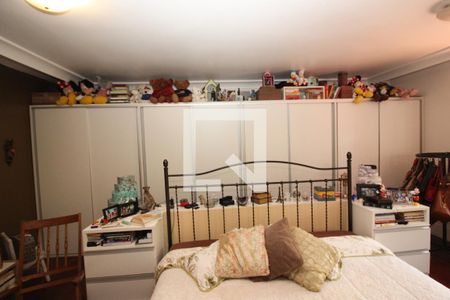 Casa à venda com 900m², 6 quartos e 5 vagas Casa à venda com 900m², 6 quartos e 5 vagasQuarto 3 - Suíte