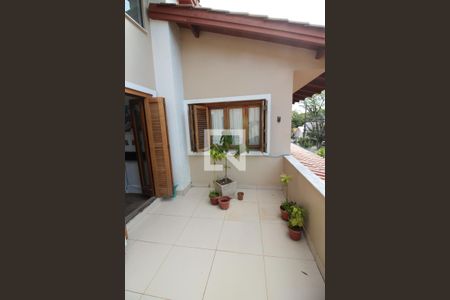 Casa à venda com 900m², 6 quartos e 5 vagas Casa à venda com 900m², 6 quartos e 5 vagasSacada do Quarto 4 - Suíte