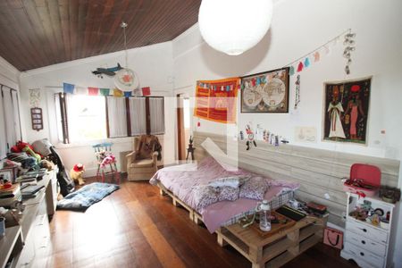 Casa à venda com 900m², 6 quartos e 5 vagas Casa à venda com 900m², 6 quartos e 5 vagasQuarto 4 - Suíte