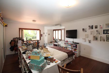 Casa à venda com 900m², 6 quartos e 5 vagas Casa à venda com 900m², 6 quartos e 5 vagasQuarto 3 - Suíte