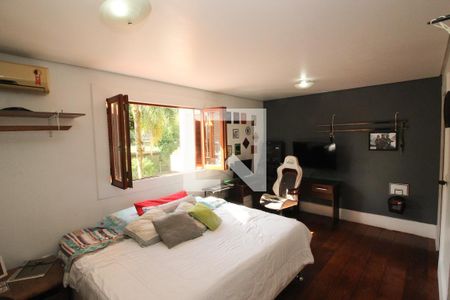 Casa à venda com 900m², 6 quartos e 5 vagas Casa à venda com 900m², 6 quartos e 5 vagasQuarto 5 - Suíte