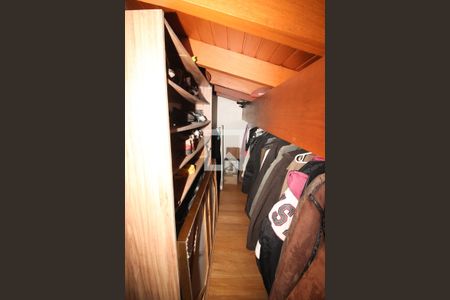 Casa à venda com 900m², 6 quartos e 5 vagas Casa à venda com 900m², 6 quartos e 5 vagasCloset do Banheiro do Quarto 2 - Suíte