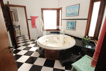 Casa à venda com 900m², 6 quartos e 5 vagas Casa à venda com 900m², 6 quartos e 5 vagasBanheiro da Suíte master