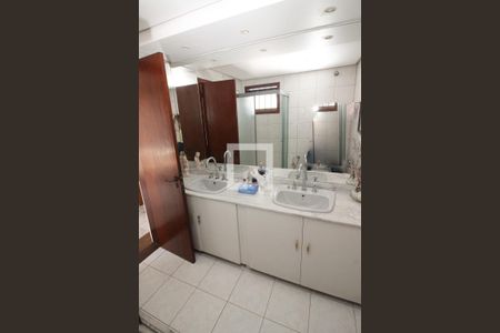 Casa à venda com 900m², 6 quartos e 5 vagas Casa à venda com 900m², 6 quartos e 5 vagasBanheiro do Quarto 6 - Suíte