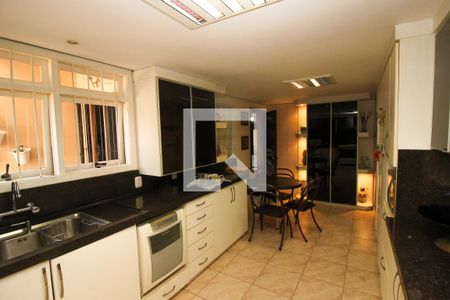 Casa à venda com 900m², 6 quartos e 5 vagas Casa à venda com 900m², 6 quartos e 5 vagasCozinha 1