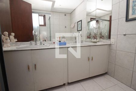 Casa à venda com 900m², 6 quartos e 5 vagas Casa à venda com 900m², 6 quartos e 5 vagasBanheiro do Quarto 6 - Suíte